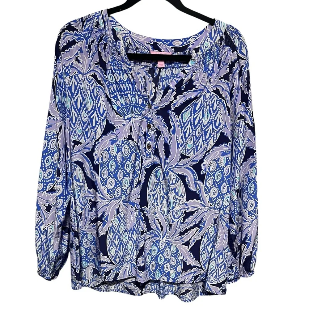 🤗 Lilly Pulitzer Elsa Silk Navy and Lavender Pineapple Blouse. NWOT - Picture 2 of 5